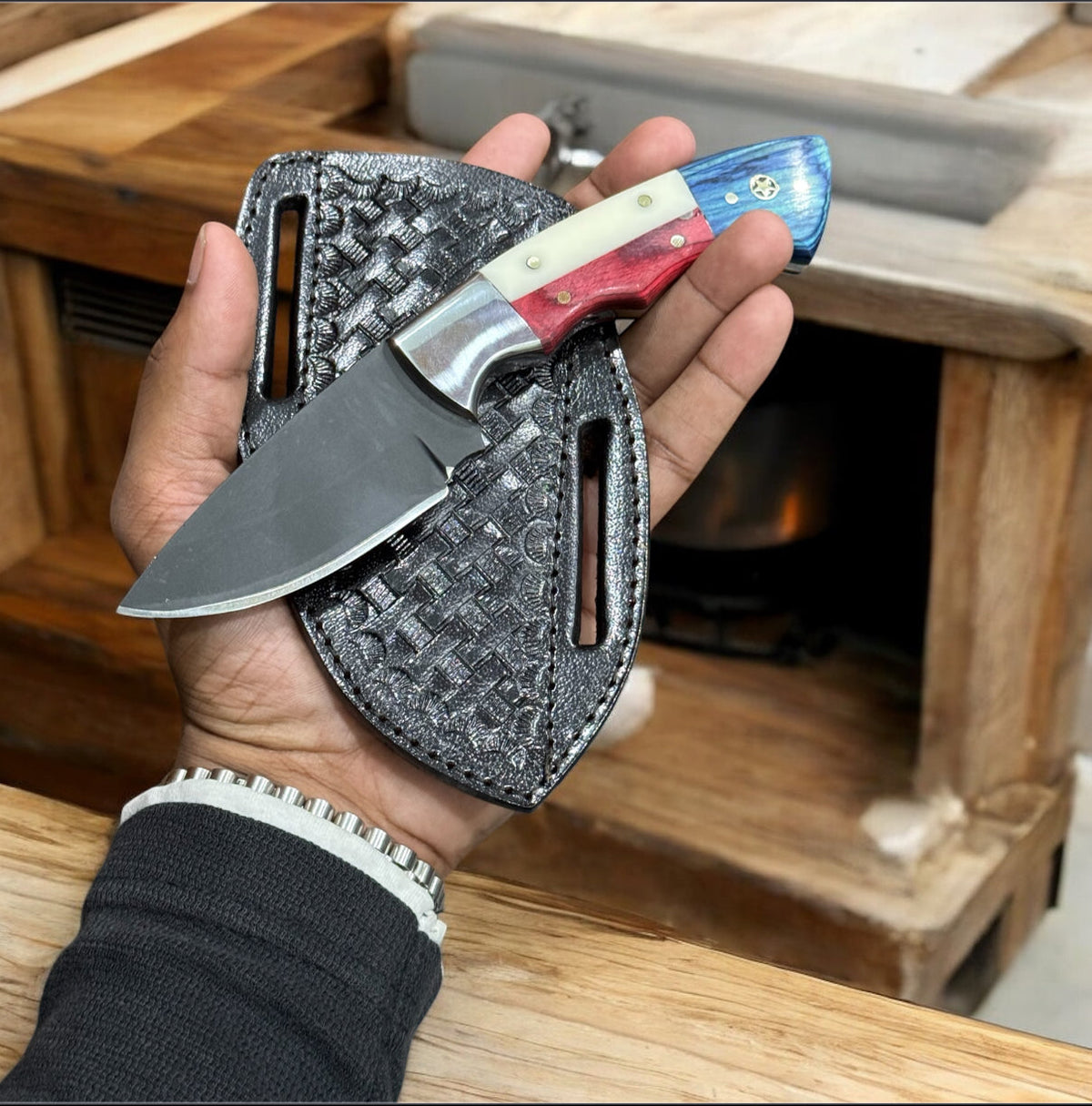 Premium J2 Steel Hunting Knife with Texas Flag Handle & Leather Case – 6.25"