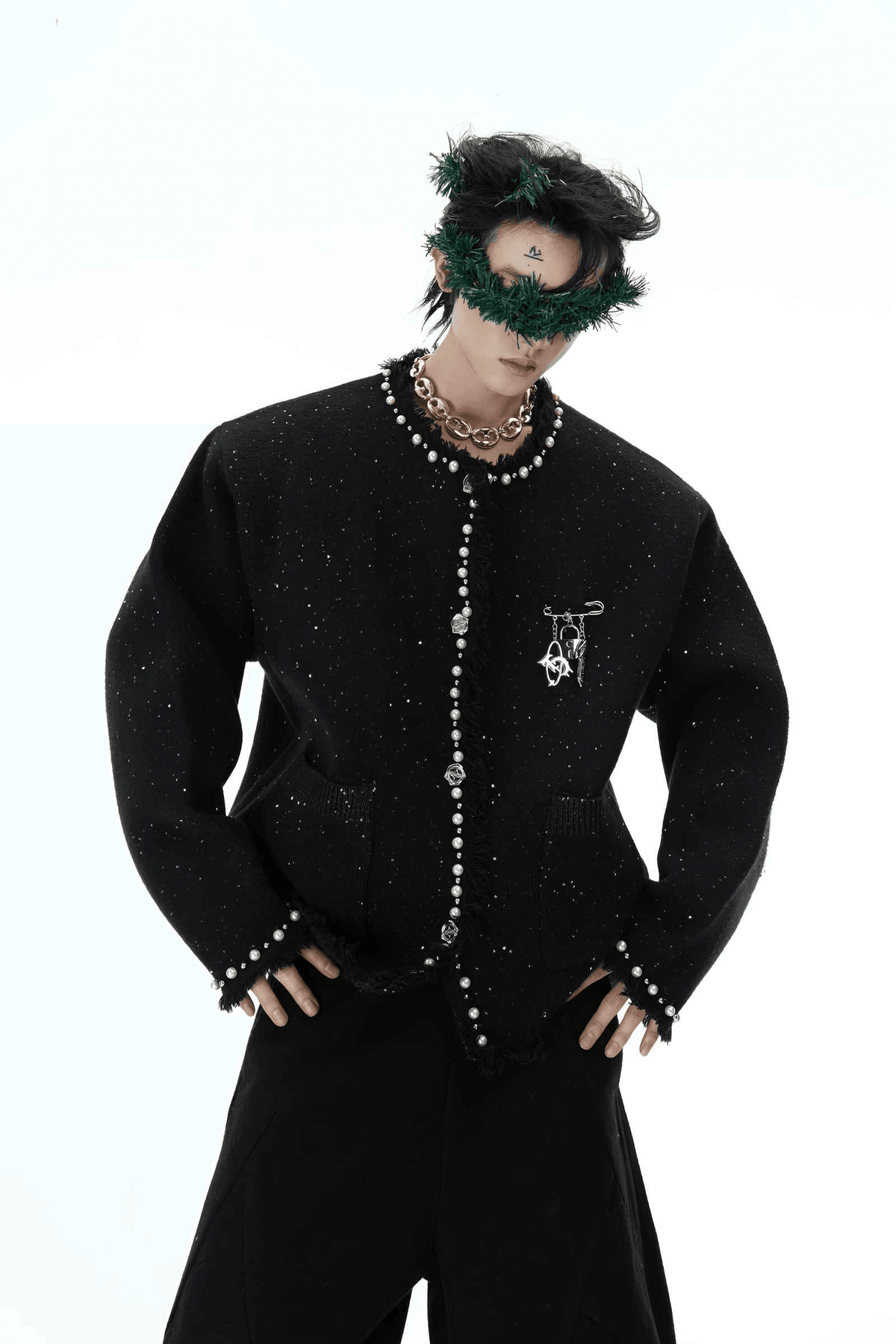 Minimalist Pearl-Decorated Knitted Sweater Jacket with Brooch Accent